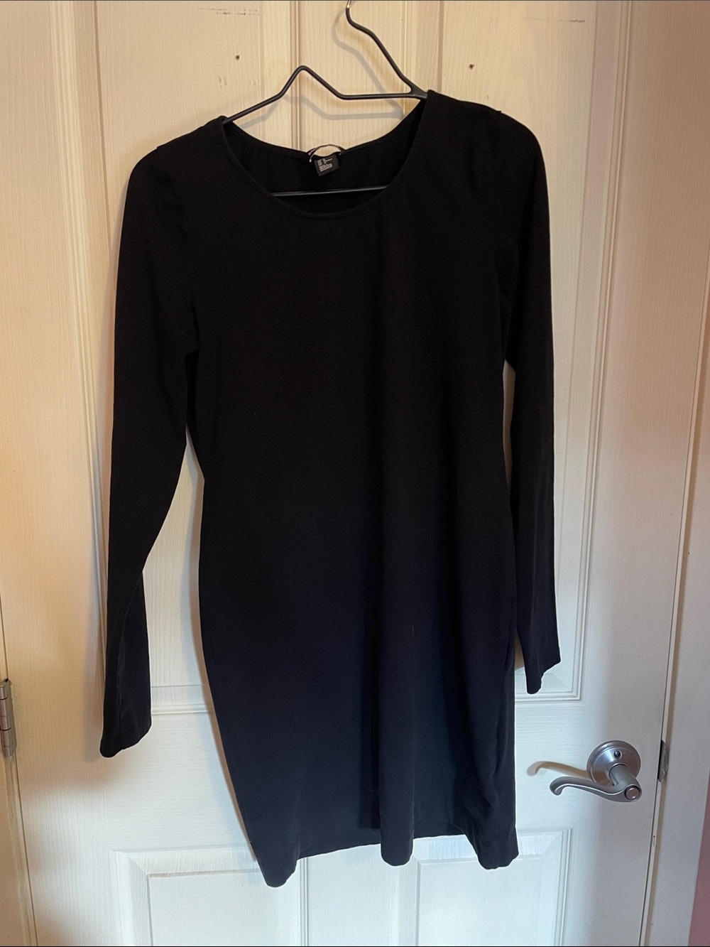 H&M Black Long-Sleeve Scoop Neck Dress